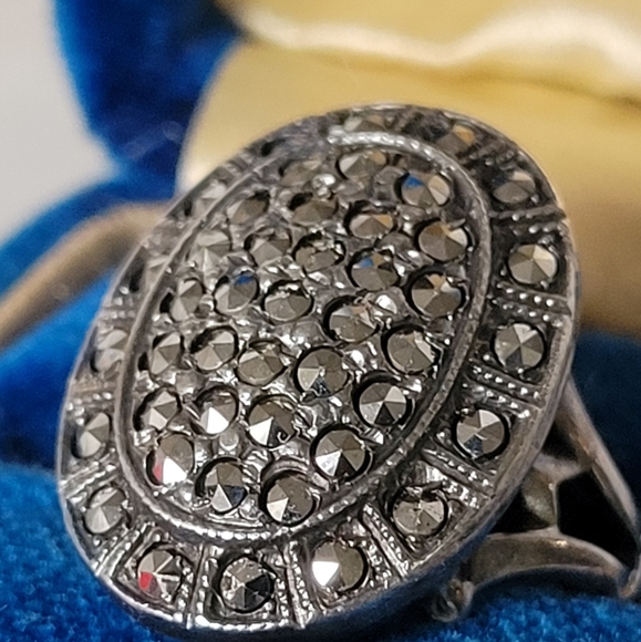 Breathtaking Vintage Sterling Silver Ring with Clustered Marcasites by Theda - Picture 3 of 10